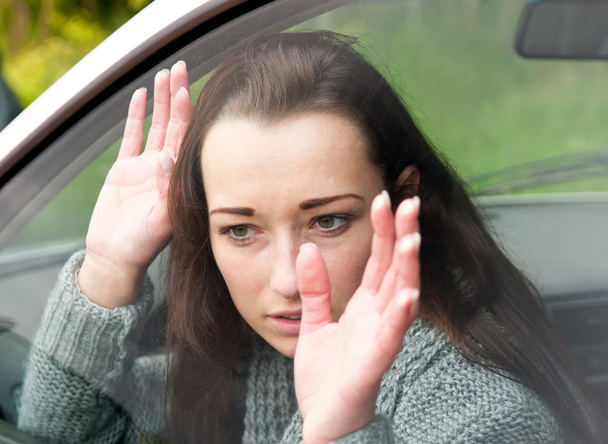Afraid woman in the car - Foto, imagen