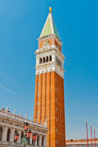 San Marco Campanile - bell tower a Szent Márk-székesegyház  - Fotó, kép