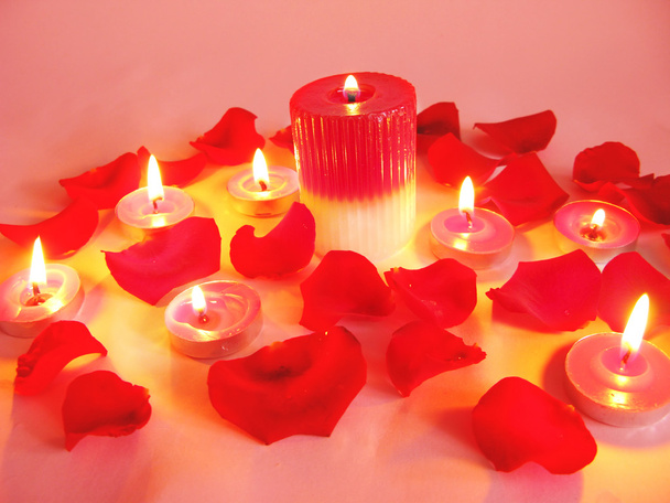 Спа свічки червоні пелюстки троянд
 - Фото, зображення