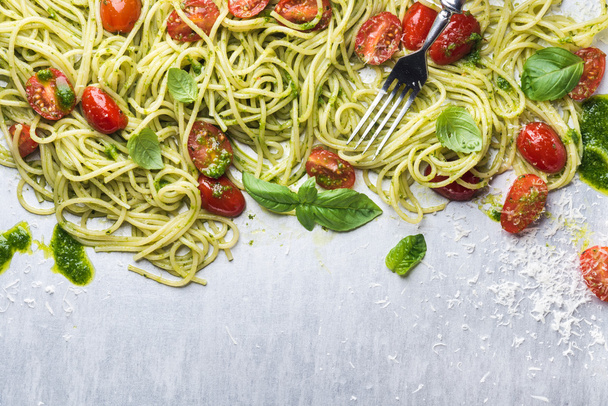 Spaghetti with pesto sauce - Zdjęcie, obraz