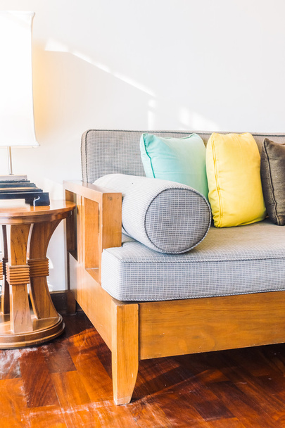 Красивые роскошные подушки на диване
 - Фото, изображение