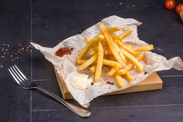 Homemade fries on a table - Foto, Imagen