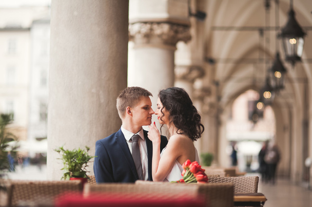 Wedding couple, man, girl sitting in cafe smiling and kissing - Foto, Imagen