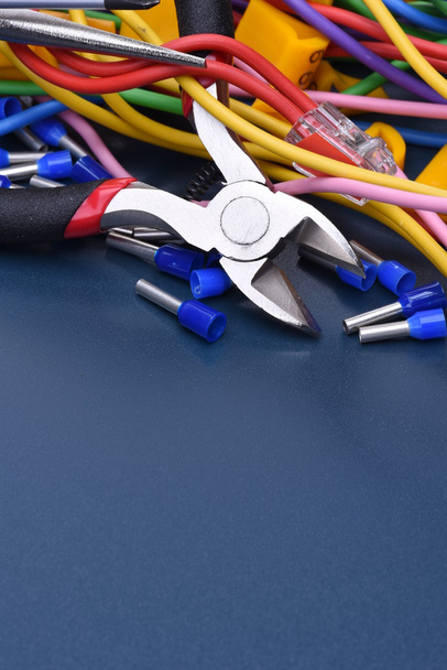 Elektrische Werkzeuge, Komponenten und Kabel - Foto, Bild