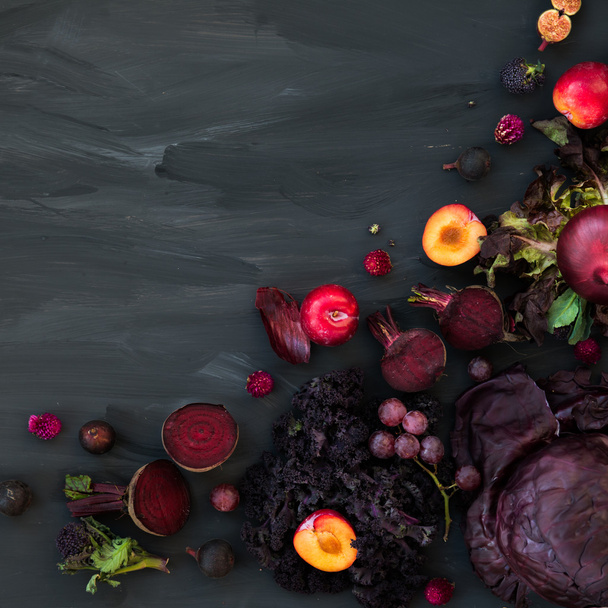Friss lila gyümölcsök és zöldségek gyűjteménye - Fotó, kép