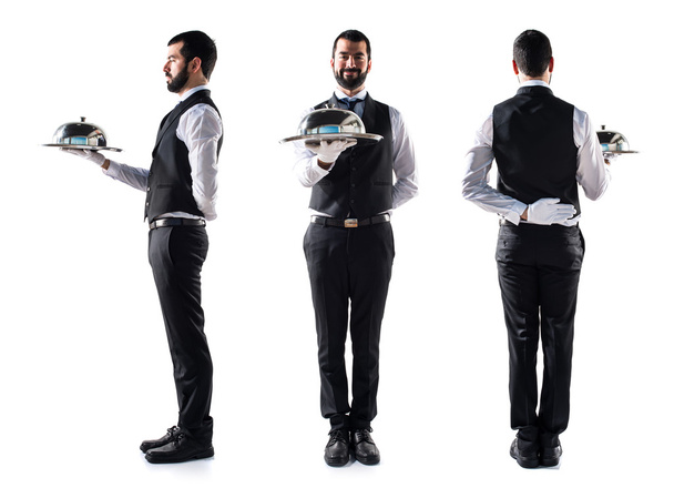 Camarero de lujo sosteniendo una bandeja
 - Foto, imagen
