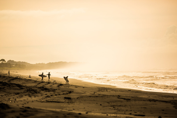 Skupina surfařů na moře - Fotografie, Obrázek