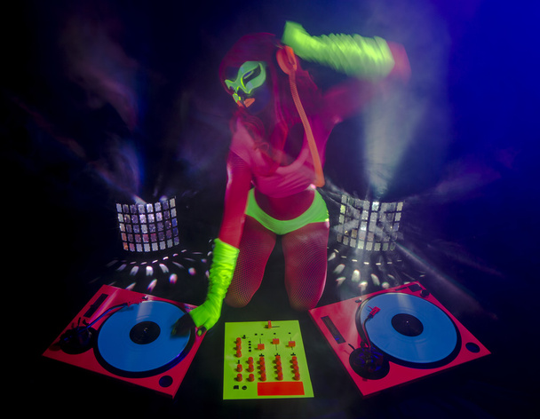 Seksikäs neon uv hehku DJ
 - Valokuva, kuva