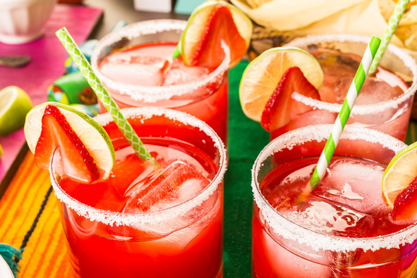 Margaritas aux fraises et citron vert
 - Photo, image