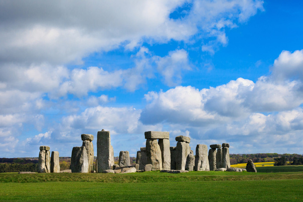 Gyönyörű napsütéses Stonehenge táj Anglia - Fotó, kép