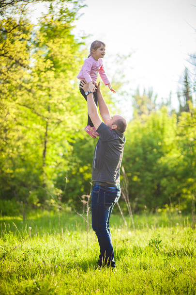Happy family Dad throws daughter - Zdjęcie, obraz