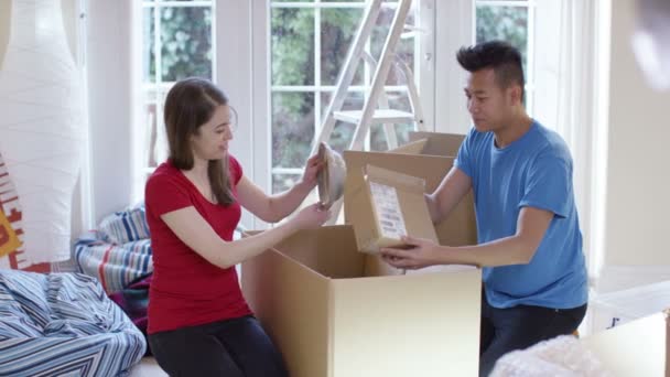 couple unpacking boxes - Footage, Video