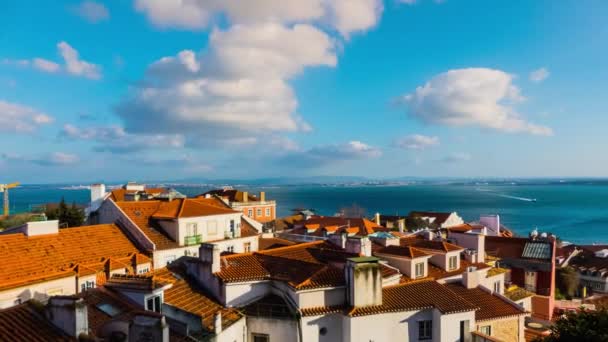 TimeLapse 4k: Lisszabon panoráma. Lisszabon Portugália fővárosa is. Ez a kontinentális Európa legnyugatibb fővárosban. Lisszabon abban rejlik, hogy a nyugati Ibériai-félsziget Atlanti-óceán és a Tejo-folyóra. - Felvétel, videó