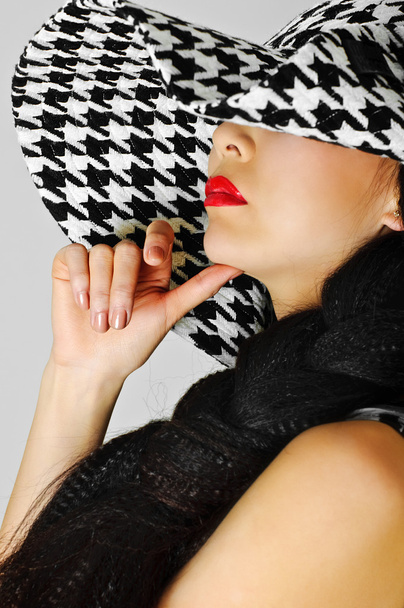 Red lips and white black hat - Fotó, kép