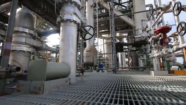 Planta de refinería de petróleo y químicos
  - Imágenes, Vídeo