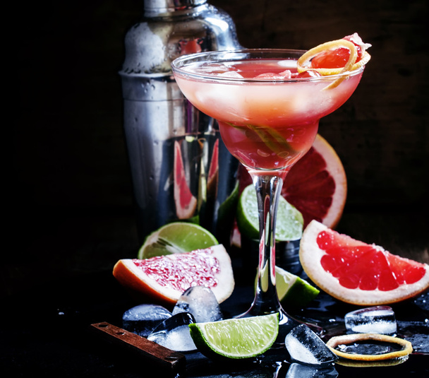 Grapefruit Daiquiri, drink in a cocktail glass - Φωτογραφία, εικόνα