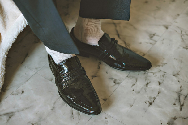 Чоловіки в роботі чорний черевик
 - Фото, зображення