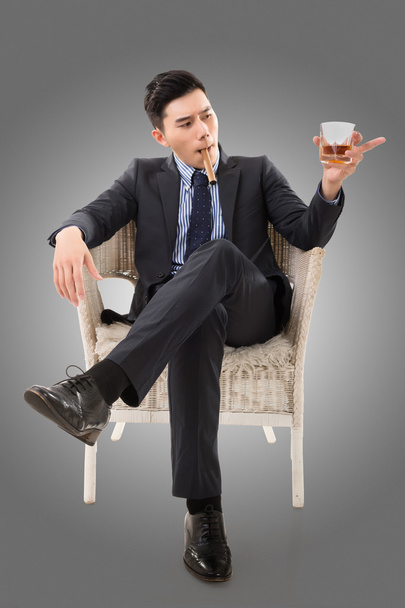 businessman holding a cigar - Фото, зображення