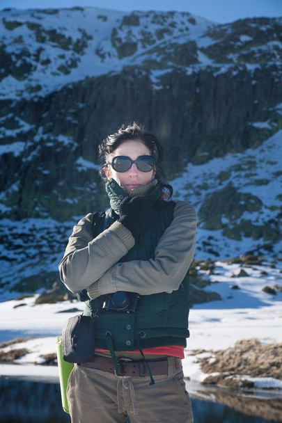 retrato mujer excursionista en invierno naturaleza
 - Foto, imagen