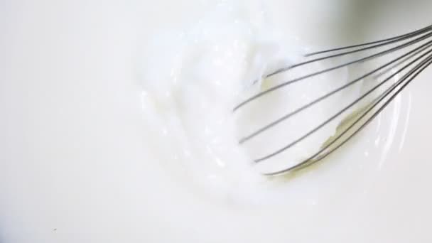 Mleko, kręgielnia z blendera - Materiał filmowy, wideo