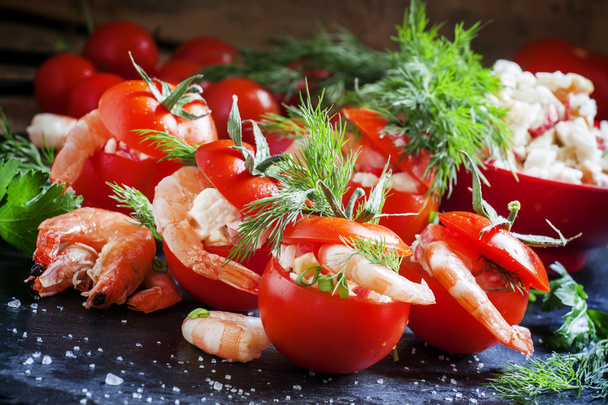 Red tomatoes stuffed with shrimp salad - Φωτογραφία, εικόνα