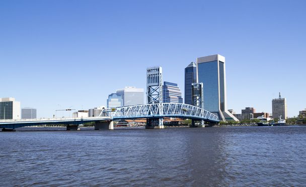 Zabytkowego mostu prowadzącego do centrum Jacksonville w stanie Floryda - Zdjęcie, obraz