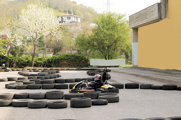 Go-kart pálya a szabadban rendeztek versenyt - Fotó, kép