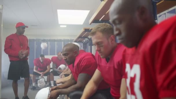 American football speler in de kleedkamer team - Video