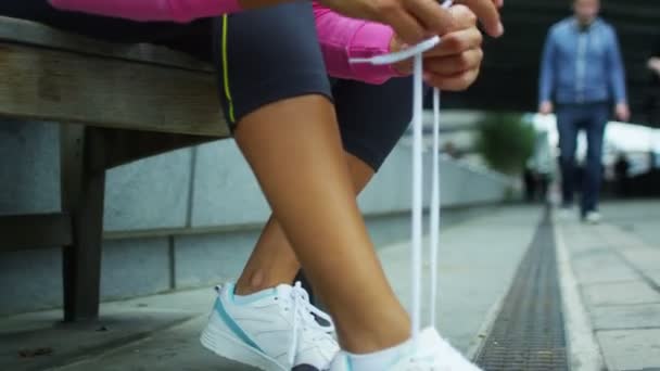  woman ties her shoelaces - Video, Çekim