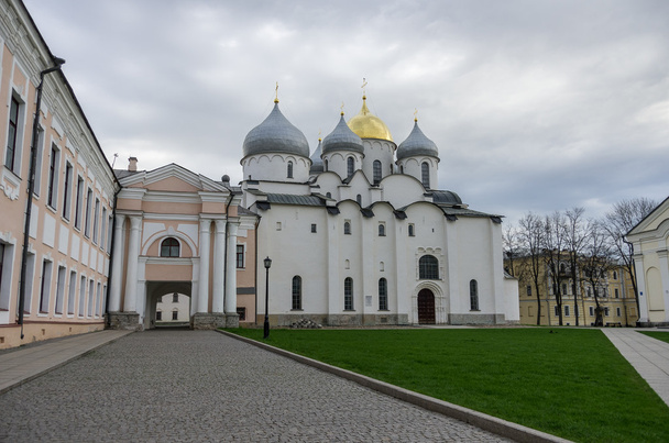 Cattedrale di Santa Sofia a Novgorod Cremlino in primavera giornata di sole. Vel
 - Foto, immagini