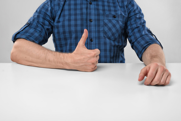 Close-up hands of man showing thumbs up. Hand gesture. - Foto, Imagen