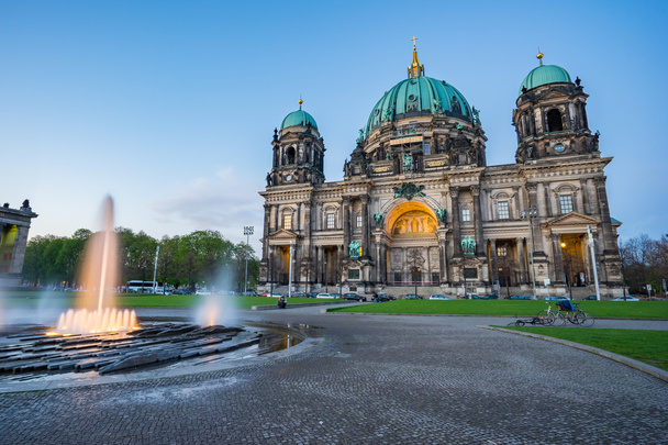 Dämmerhimmel mit Berliner Dom in Berlin, Deutschland - Foto, Bild