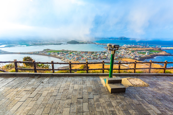 Vista de Seongsan Ilchulbong moutain em Jeju Island, South Kore
 - Foto, Imagem