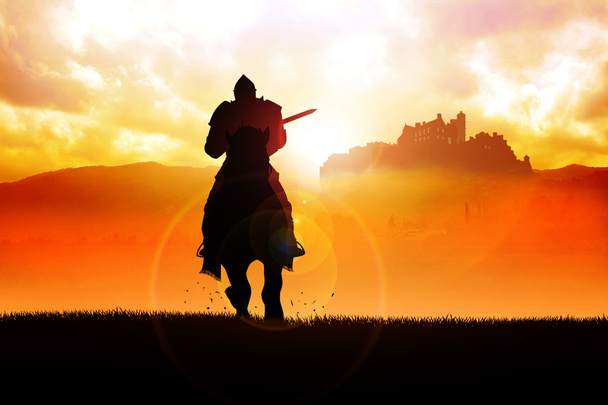 Caballero medieval a caballo llevando una lanza
 - Foto, imagen