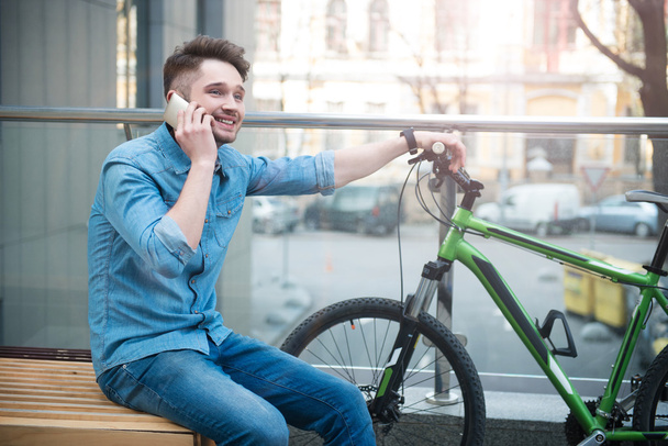 Cheerful guy talking on cell phone - Φωτογραφία, εικόνα
