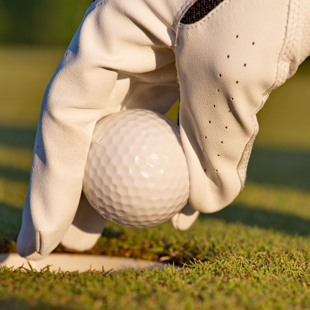 yeşil alan ve beyaz golf topu sanset - Fotoğraf, Görsel