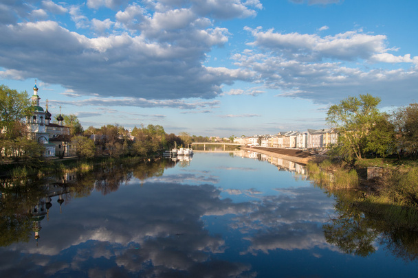 Reflexión en el río Vologda
 - Foto, Imagen
