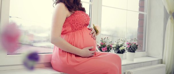 Zwangere buik vrouw - Foto, afbeelding