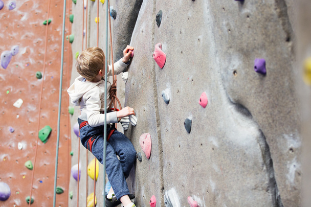 kid rock climbing - Foto, Imagem