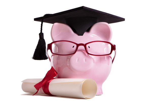 Studentów kolegium absolwent Piggy Bank stopnia dyplom na w tle - Zdjęcie, obraz