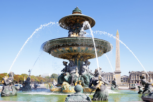 Kuuluisa suihkulähde Place de la Concorde, Pariisi, Ranska, Luxorin obeliski
 - Valokuva, kuva