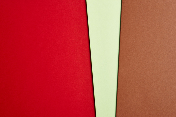 Renkli kartonlar arka planda kırmızı yeşil kahverengi tonu. Kopya girintili - Fotoğraf, Görsel