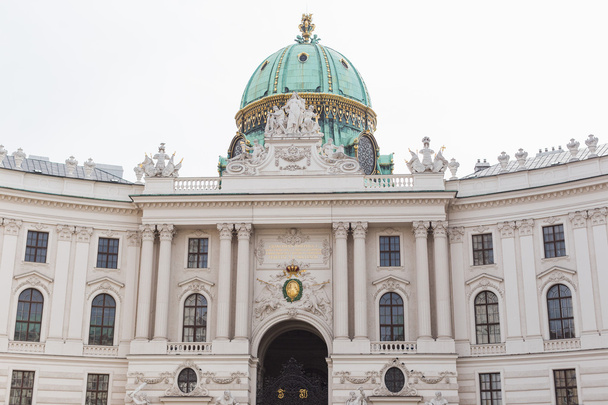 オーストリア、ウィーンのホーフブルクのビュー - 写真・画像