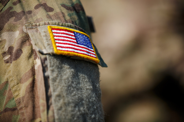 Флаг США и пластырь армии США на паяльной униформе
 - Фото, изображение