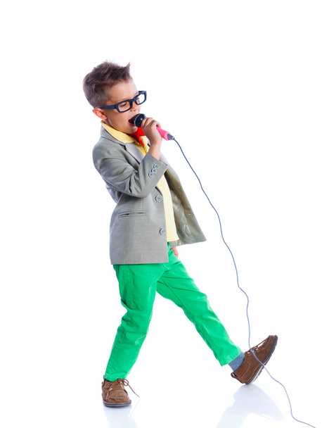 Boy singing with a microphone - Фото, зображення