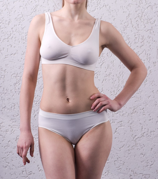 Fitness woman with sporty toned body - Valokuva, kuva