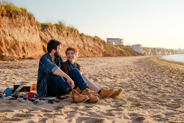 happy loving couple on beach - Valokuva, kuva