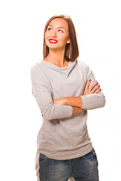 Cabello castaño hermosa mujer con las manos cruzadas usando camisa gris a
 - Foto, imagen