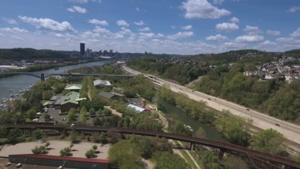 Slowly Moving Reverse Aerial View Pittsburgh Skyline	 	 - Záběry, video