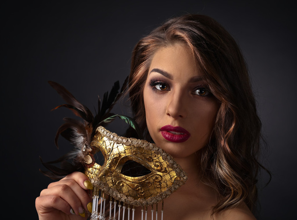 Beautiful woman with carnival mask - Foto, afbeelding